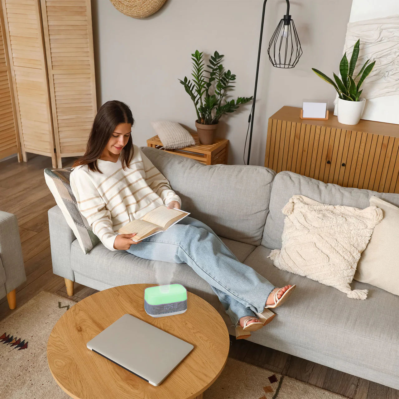 Laser Aroma Diffuser Clock Radio with Bluetooth Speaker (White)